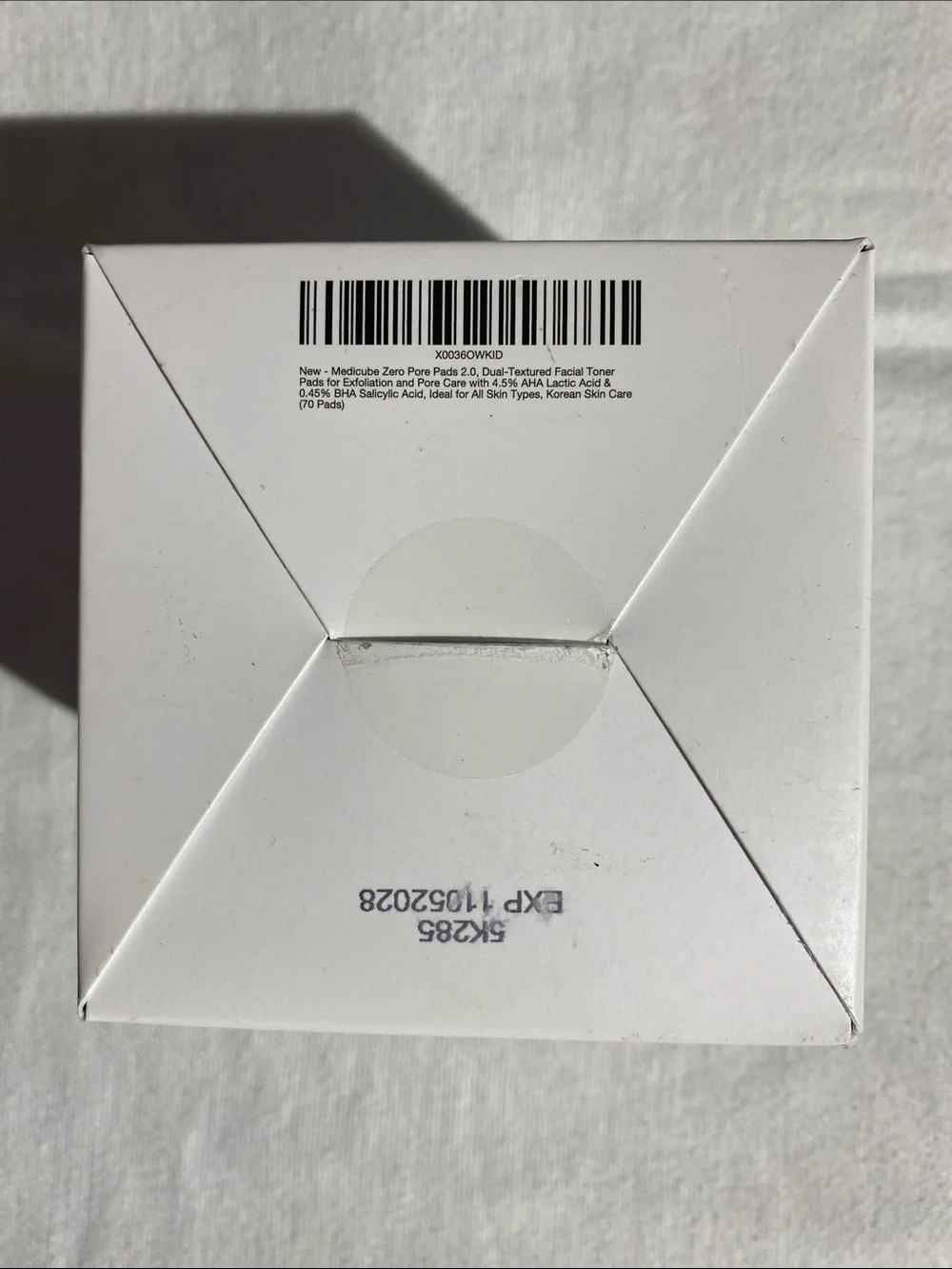 Medicube Zero Pore Pad – White & Blue